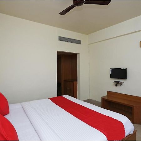Hotel Keshari Бхубанешвар Екстериор снимка