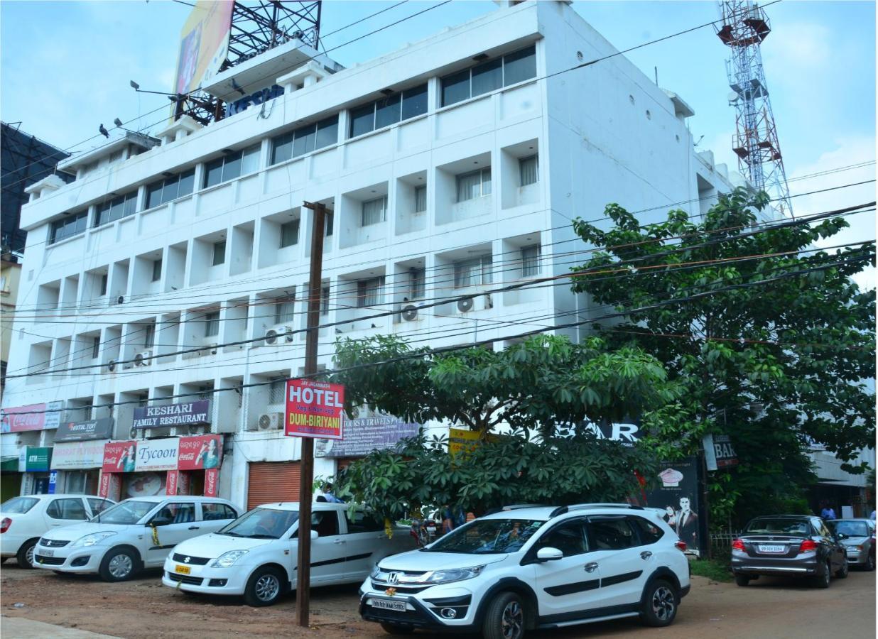 Hotel Keshari Бхубанешвар Екстериор снимка