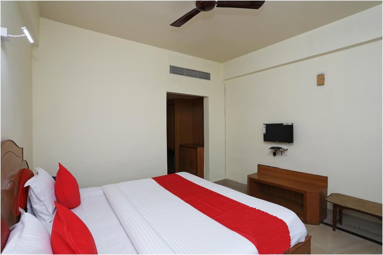 Hotel Keshari Бхубанешвар Екстериор снимка